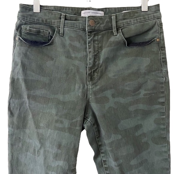 Social Standard by Sanctuary Jeans Skinny High arise Green Camo Size Medium - Picture 2 of 8